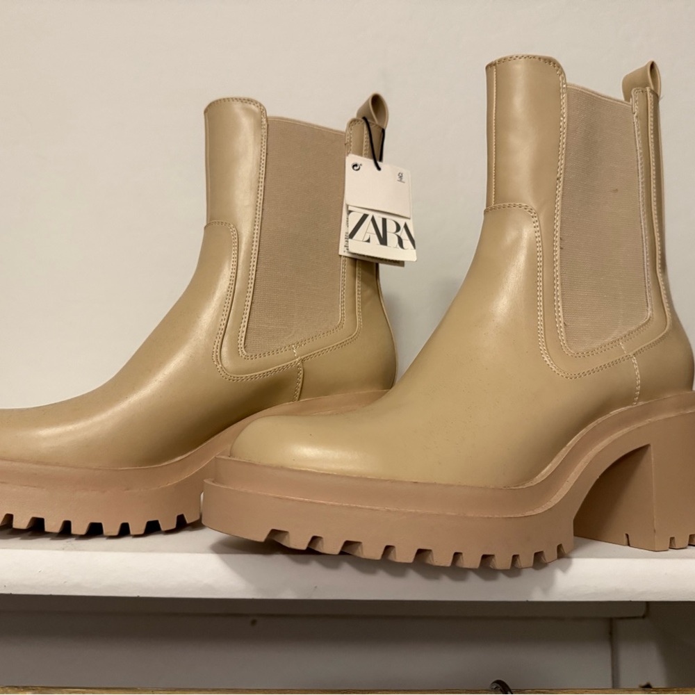 Zara Women's Beige Heeled Boots